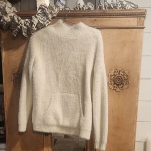 Cream Fuzzy Pullover Sweater with Kangaroo Pocket Size S/M, EUC